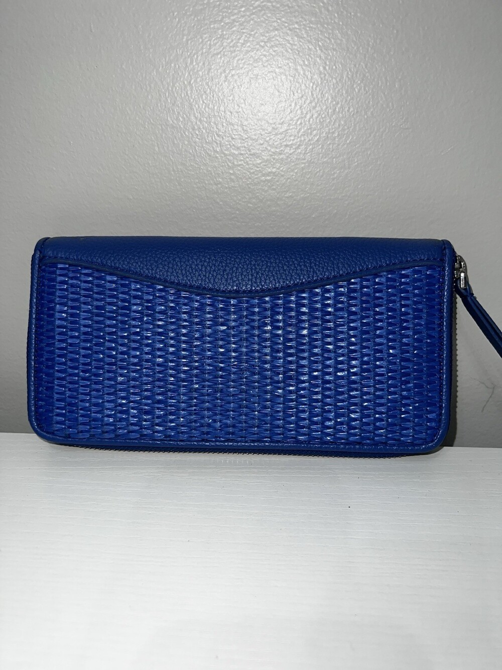 Vera Bradley Continental Wallet Beaucoup Blue Woven Zip Around 8" x 4"
